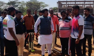 १४ ते २० फेब्रुवारी दरम्यान कोल्हापूरातील पॅव्हेलियन ग्राउंड, कसबा बावडा इथं या क्रिकेट स्पर्धेचा थरार रंगणार आहे.या स्पर्धेचा अंतिम सोहळा २०फेब्रुवारी रोजी प्रकाश झोतात खेळविला जाणार आहे.