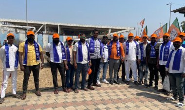 केंद्रीय गृहमंत्री अमितभाई शहा यांच्या स्वागतासाठी कोल्हापुर विमानतळावरती रिपाई नेते उपस्थित