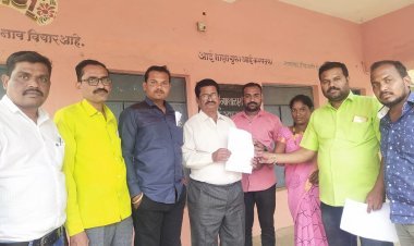 पिंपळगाव ग्रामपंचायतच्या वतीने गटविकास अधिकारी तसेच गटशिक्षण अधिकारी यांना निवेदन देण्यात आले