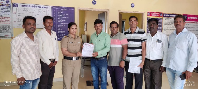 कणकवली ठिकाणी गाई वाहतूक करताना पकडलेल्या गाडीवर ऐतिहासिक थोर पुरुषांची नावे वापरण्यात आली त्यामुळें  गाडीचालकावर कडक कारवाई करण्याबाबत राष्ट्रीय छावा संघटना सिंधुदुर्ग विभागाचे पोलिसांना निवेदन