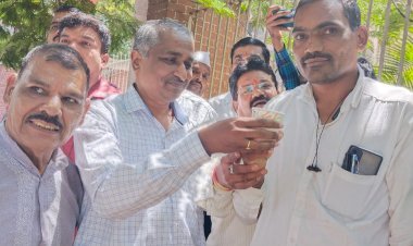 माहिती अधिकार २००५ या कायद्याचे रक्षकच बनत आहेत भक्षक.