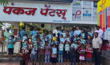 पंकज पेंट्स तर्फे गरजू विद्यार्थ्यांना शालेय साहित्याचे वाटप