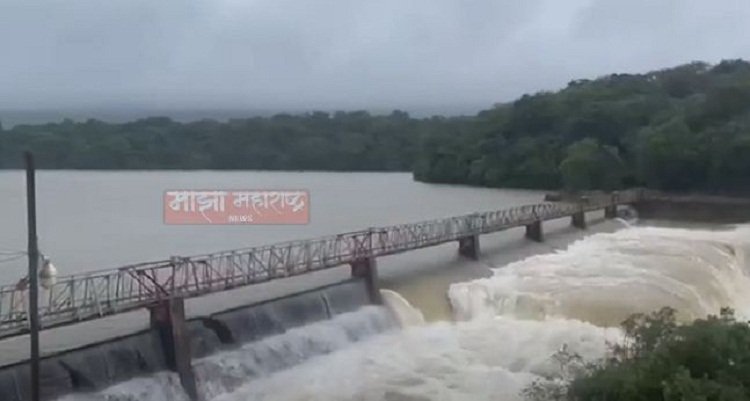 राधानगरी धरणाचा ६ नंबरचा स्वयंचलित दरवाजा पुन्हा उघडला