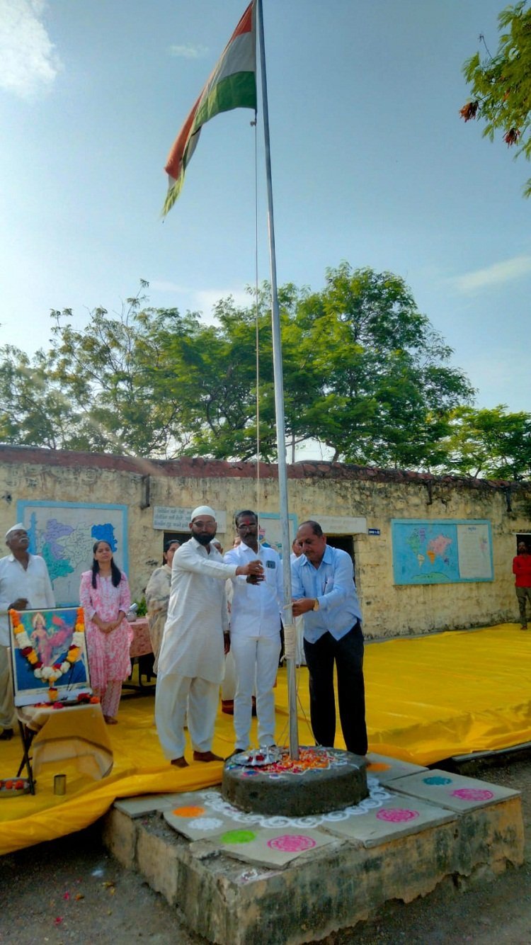 लोकनेते कै.बाबुराव आण्णा पाटील प्रशाला वडापूर येथे ७६ वा स्वातंत्र्य दिन उत्साहात साजरा....