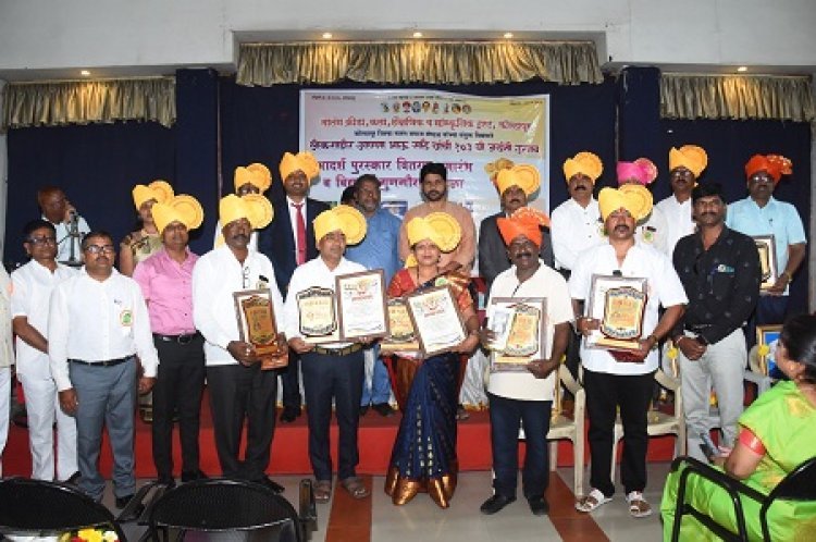 मातंग समाजाच्यावतीने आयोजित पुरस्कार सोहळा उत्साहात