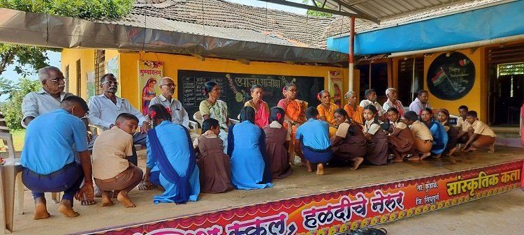 न्यू इंग्लिश स्कूल हळदीचे नेरूर विद्यालयात आजी-आजोबा दिन उत्साहात संपन्न
