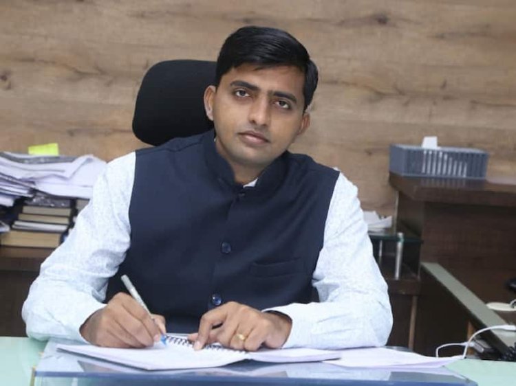 शंभर वर्षांवरील मतदारांचा सन्मान करा : जिल्हाधिकारी येडगे