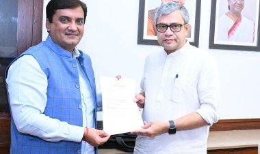 कोल्हापूर मुंबई मार्गावर तातडीने वंदे भारत एक्सप्रेस सुरू करावी - खास. धनंजय महाडिक