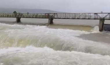 जिल्ह्यातील इतकी  बंधारे पाण्याखाली