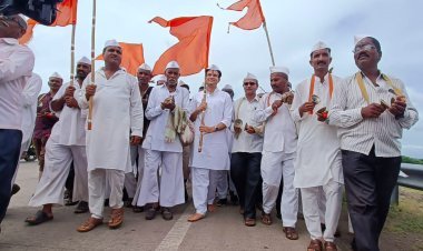 वारकरी दिंडीत समरजितसिंह घाटगे मनोभावे सामील