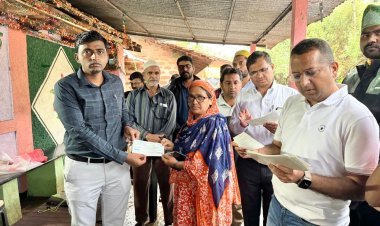 गजापूर मुसलमानवाडी येथे शासनाकडून मदतीचे वाटप