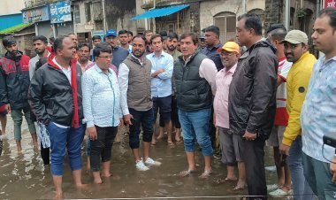 खासदार धनंजय महाडिक यांनी केली शहरातील पूरग्रस्त भागाची पाहणी