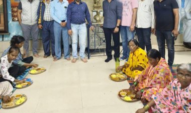 कोल्हापूर क्रीडाईच्या वतीने पूरग्रस्तांना ब्लॅंकेट व ताडपत्री