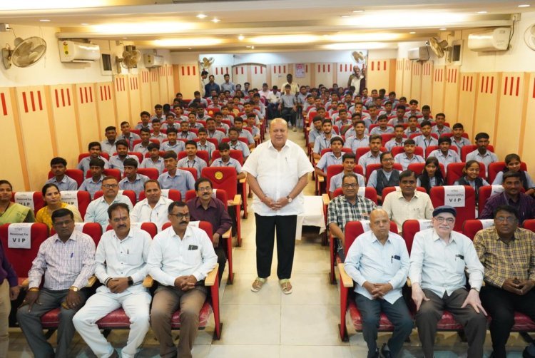 कौशल्य प्रशिक्षणातून व्यावसायिक व उद्योजक बना-पालकमंत्री हसन मुश्रीफ