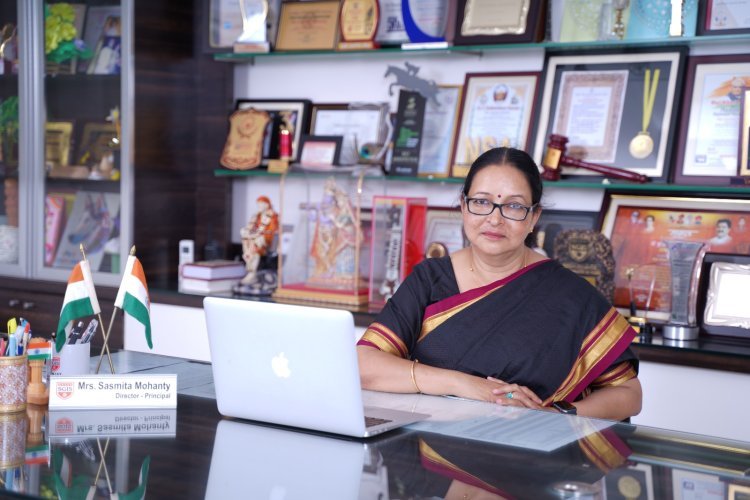 सस्मिता मोहंती यांना आयकॉनिक लीडरशिप अवॉर्ड