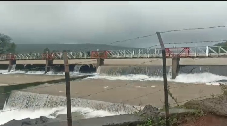 राधानगरी धरणाचा स्वयंचलित दरवाजा उघडला