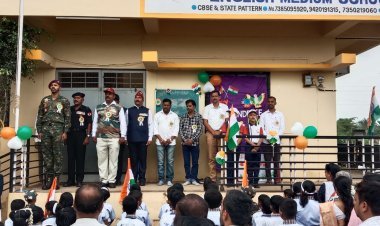 लिटल हार्ट स्कूल मध्ये स्वतंत्र्य  दिन उत्साहात साजरा