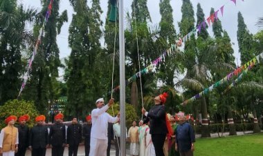 जिल्हा परिषदेच्या प्रांगणात 78 वा स्वातंत्र्यदिन साजरा