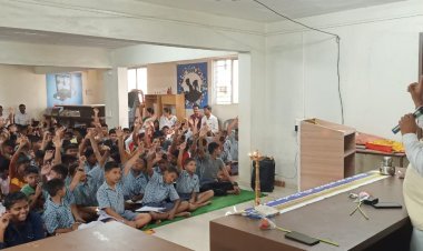 कळे येथे  ब्रह्माकुमारी प्रजापिता यांच्या वतीने विद्यार्थ्यांना मार्गदर्शन