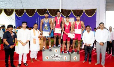 शाहू साखरच्या मॅटवरील कुस्ती स्पर्धेत 85 किलो पुरुष गटात प्रशांत मांगोरे तर महिला गटात सायली दंडवते विजेते.