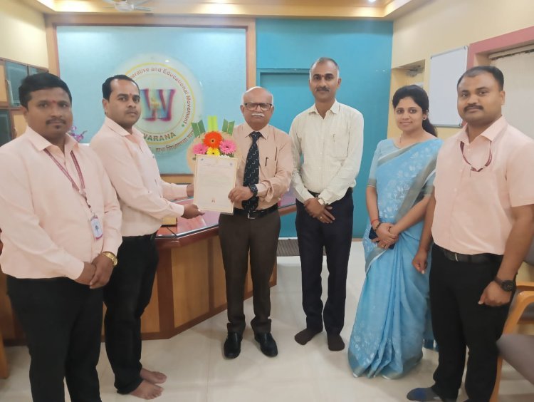 प्रा. एस एस गुरव यांचा वारणा शिक्षण संस्थेकडून सत्कार