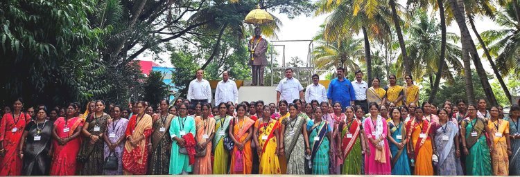 नागपूरच्या महिला दूध उत्पादकांची गोकुळला भेट