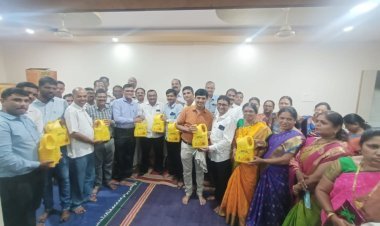 करवीर तालुका शिक्षक-शिक्षकेतर पतसंस्थेच्या वतीने सत्कार व भेटवस्तूंचे वाटप