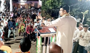 भ्रष्टाचाराने बरबटलेला की भ्रष्टाचाराचा डागही नसलेला उमेदवार निवडायचा हे जनतेनेच ठरवावे - स्वाती कोरी