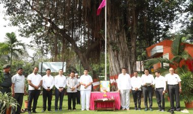 सहकार सप्‍ताह निमित्‍त गोकुळमध्‍ये ध्‍वजारोहण