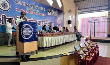 राजकारणा पलीकडे जाऊन समाजकारण करणारे अमल महाडिक - प्रा. शहाजी कांबळे