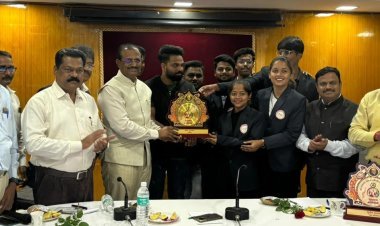 शरद कृषीची  विद्यार्थिनी अश्विनी खरात आंतर विद्यापीठ इंद्रधनुष्यामध्ये प्रथम