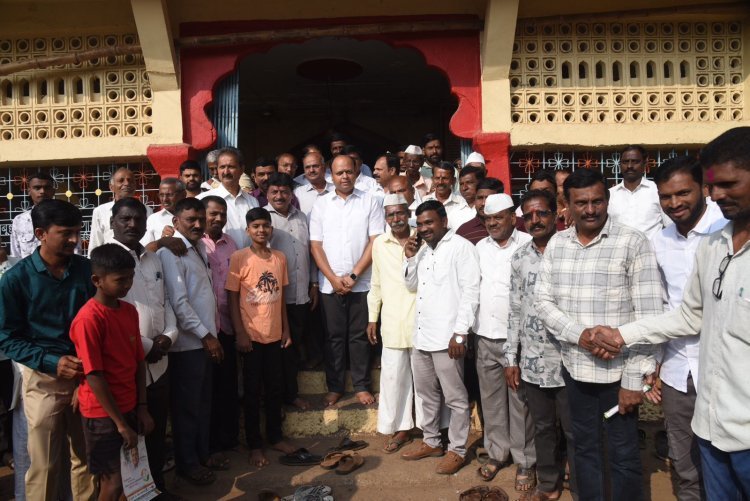 रस्त्यासाठी न मागता पी.एन.पाटील यांनी ५० लाखांचा निधी दिला - सातार्डे सरपंच दादासाहेब पाटील