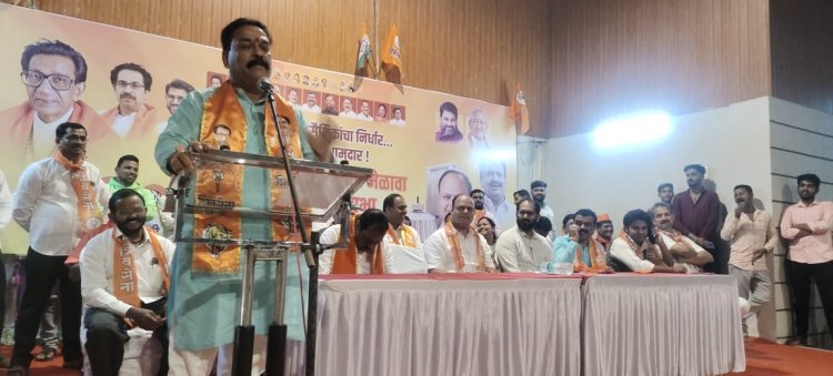 उद्धव ठाकरेंच्या पाठीत खंजीर खुपसणाऱ्या गद्दारांना करवीर मधील शिवसैनिक जागा दाखवतील- संजय पवार