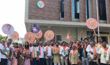 विधिमंडळ गटनेतेपदी देवेंद्र फडणवीस; कोल्हापुरात आनंदोत्सव