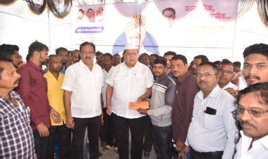 अपघातातील मृत शेतकऱ्यांच्या वारसदारांना विमा धनादेशांचे वाटप