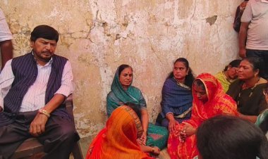 केंद्रीय मंत्री रामदास आठवले यांनी घेतली देशमुख कुटुंबियांची भेट