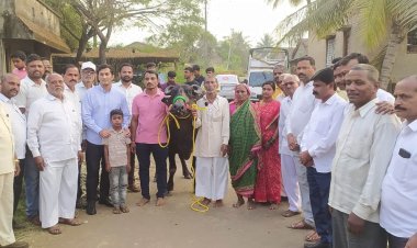 युथ आयकॉन कृष्णराज महाडिक यांनी समाजभान जपले,व्हन्नाळी येथील वाडकर कुटुंबाला दिला मदतीचा हात