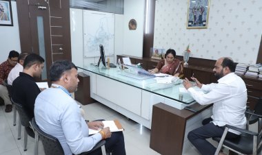 कोल्हापूर शहरातील उद्याने खाजगी कंपन्यांच्या सीएसआर मधून सुशोभित करण्यासह विविध विषयांवर आमदार अमल महाडिक यांची आयुक्तांसोबत चर्चा