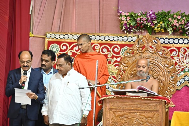 आचार्य श्री विशुद्धसागरजी यांना संजय घोडावत विद्यापीठाची  मानद 'डॉक्टरेट' जाहीर