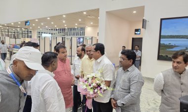 कागलला पिलरच्या ऊड्डाणपुलासह भुयारी मार्ग, गटारींचे बांधकाम, स्ट्रीटलाईट बसवा -  राष्ट्रवादीच्या शिष्टमंडळाची मागणी