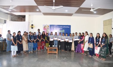 हिरकणी मंच तर्फे विविध स्पर्धेतील विजेत्या  विद्यार्थिनींचा सन्मान