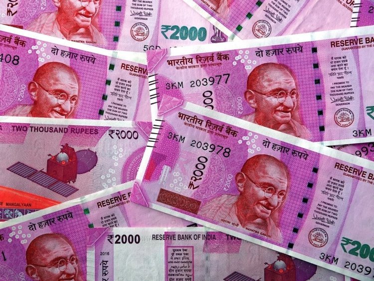 कोल्हापूरच्या आठ जणांना जुन्या नोटा बदलून देण्याचे उच्च न्यायालयाचे निर्देश ; आठ वर्षानंतर मिळाला दिलासा