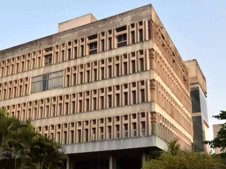 अपात्र कर्जमाफीतील वसूल व्याजाचे ६३ कोटी रुपये केडीसीसी बँकेकडून विकास सेवा संस्थांना परत