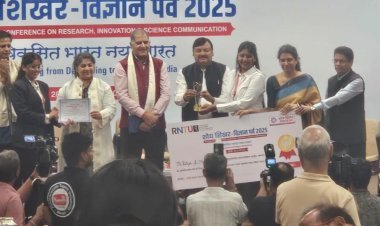 संजय घोडावत विद्यापीठाच्या एमबीए विद्यार्थिनींना सर्वोत्कृष्ट संशोधन पेपर व रोख पारितोषिकासह सुवर्ण पदक..!