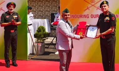 दक्षिणी कमानच्या वतीने कॅप्टन उत्तम पाटील यांना "व्हेटरन अचिव्हर्स अवॉर्ड