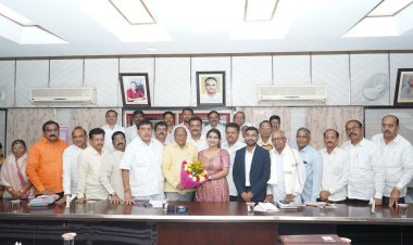 गोकुळ मार्फत यूपीएससी परीक्षेतील यशस्वी विद्यार्थी व गुणवंतांचा सत्कार