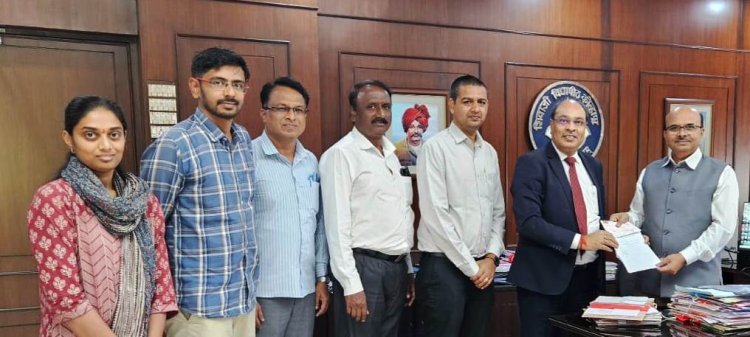 विद्यापीठाच्या क्रिकेट मैदानासाठी पंजाब नॅशनल बँकेकडून एक लाखाचा निधी..!