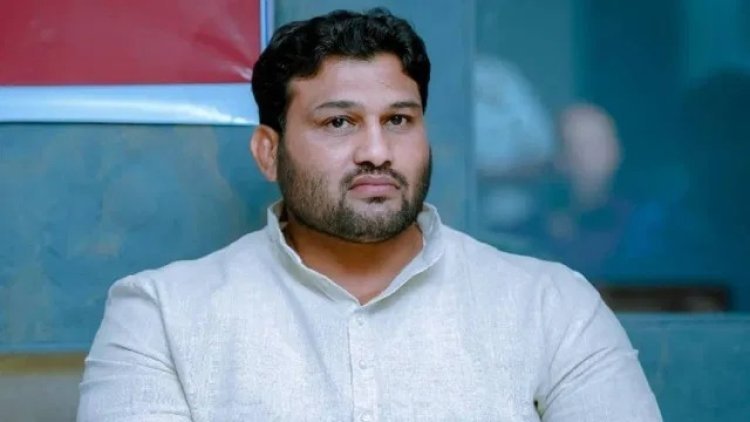 चंद्रहार पाटील शिंदे गटात प्रवेश करणार ? चर्चांना उधाण , चंद्रहार पाटलांनी स्पष्टच सांगितलं...