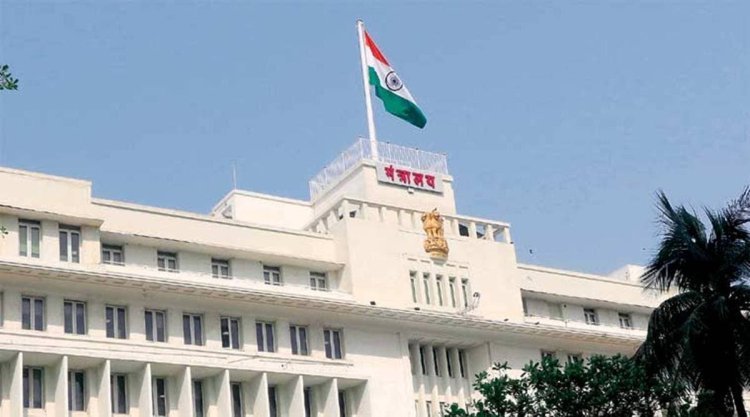 Ladki Bahin Yojana : लाडक्या बहीणींसाठी सरकारने लावली 'या' विभागांच्या निधीला कात्री , तब्बल 'इतका' निधी वळविला