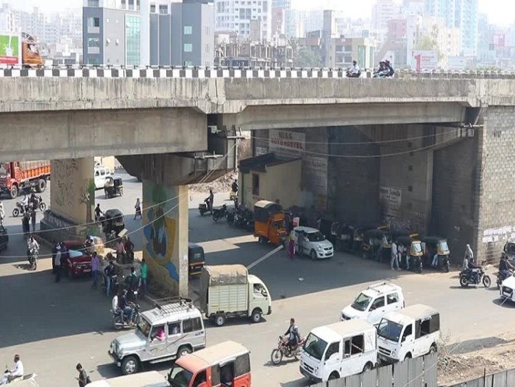 कोल्हापूरातून पुण्यात उतरल्या अन् रिक्षाची वाट बघत असतानाच अचानक नाल्यात...